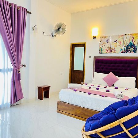 Heaven Breeze Hotel Канди Екстериор снимка
