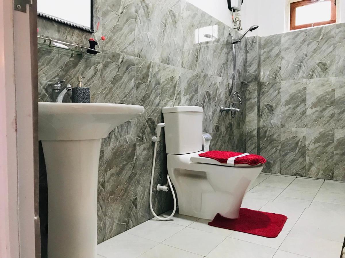 Heaven Breeze Hotel Канди Екстериор снимка