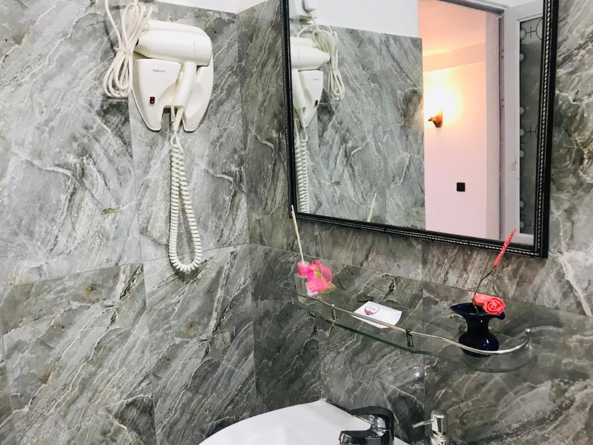 Heaven Breeze Hotel Канди Екстериор снимка