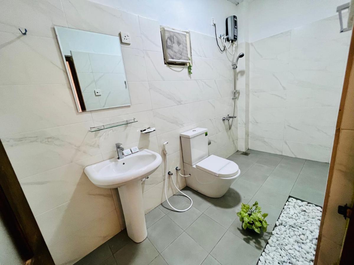 Heaven Breeze Hotel Канди Екстериор снимка