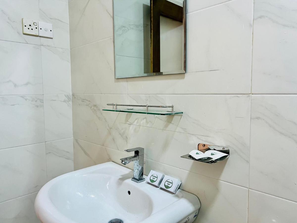 Heaven Breeze Hotel Канди Екстериор снимка