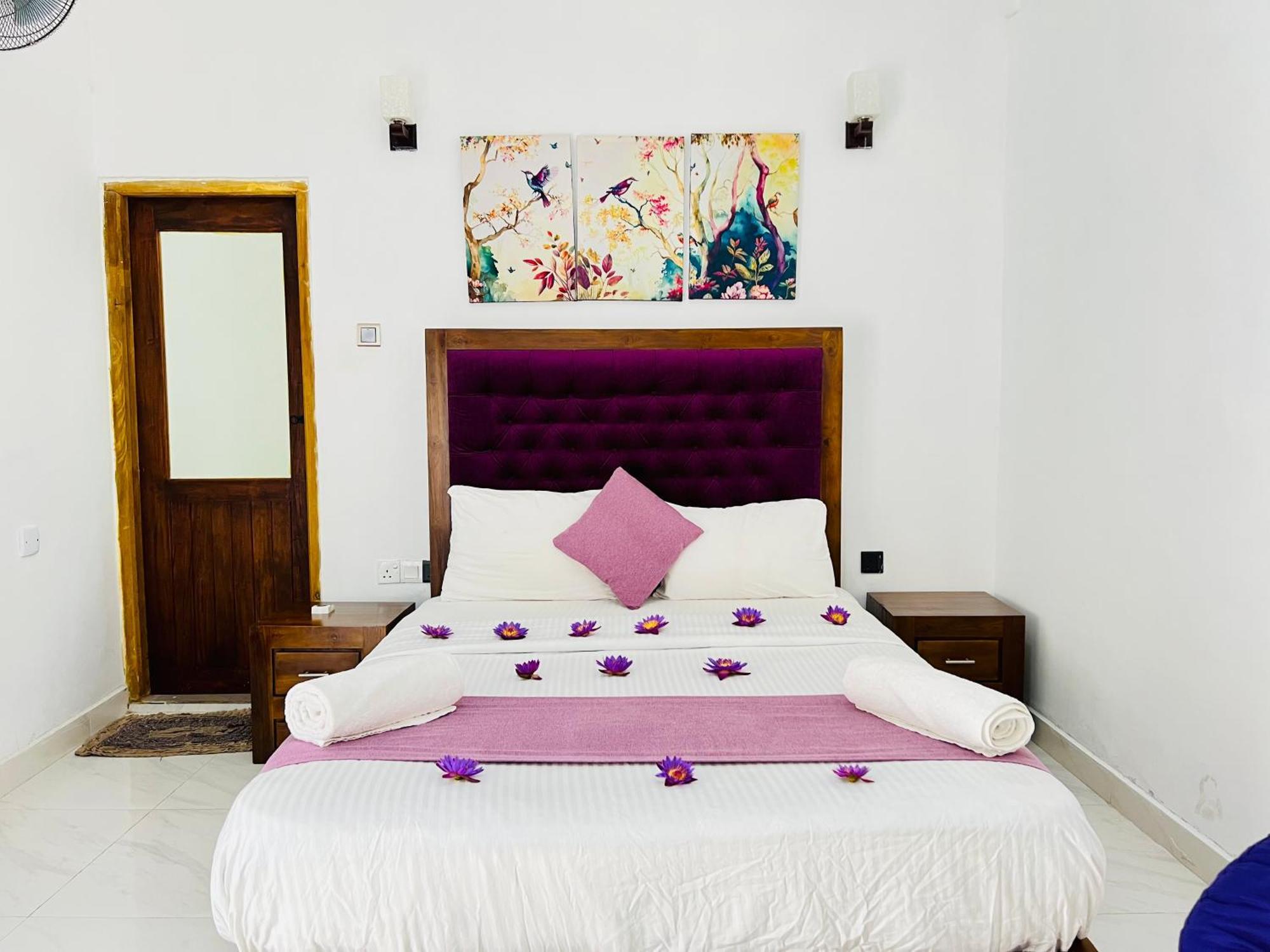 Heaven Breeze Hotel Канди Екстериор снимка