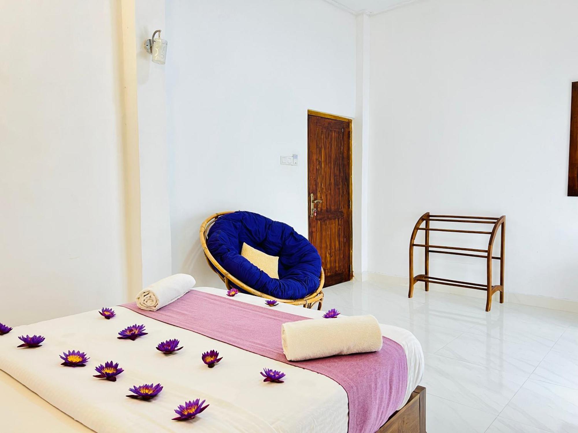 Heaven Breeze Hotel Канди Екстериор снимка