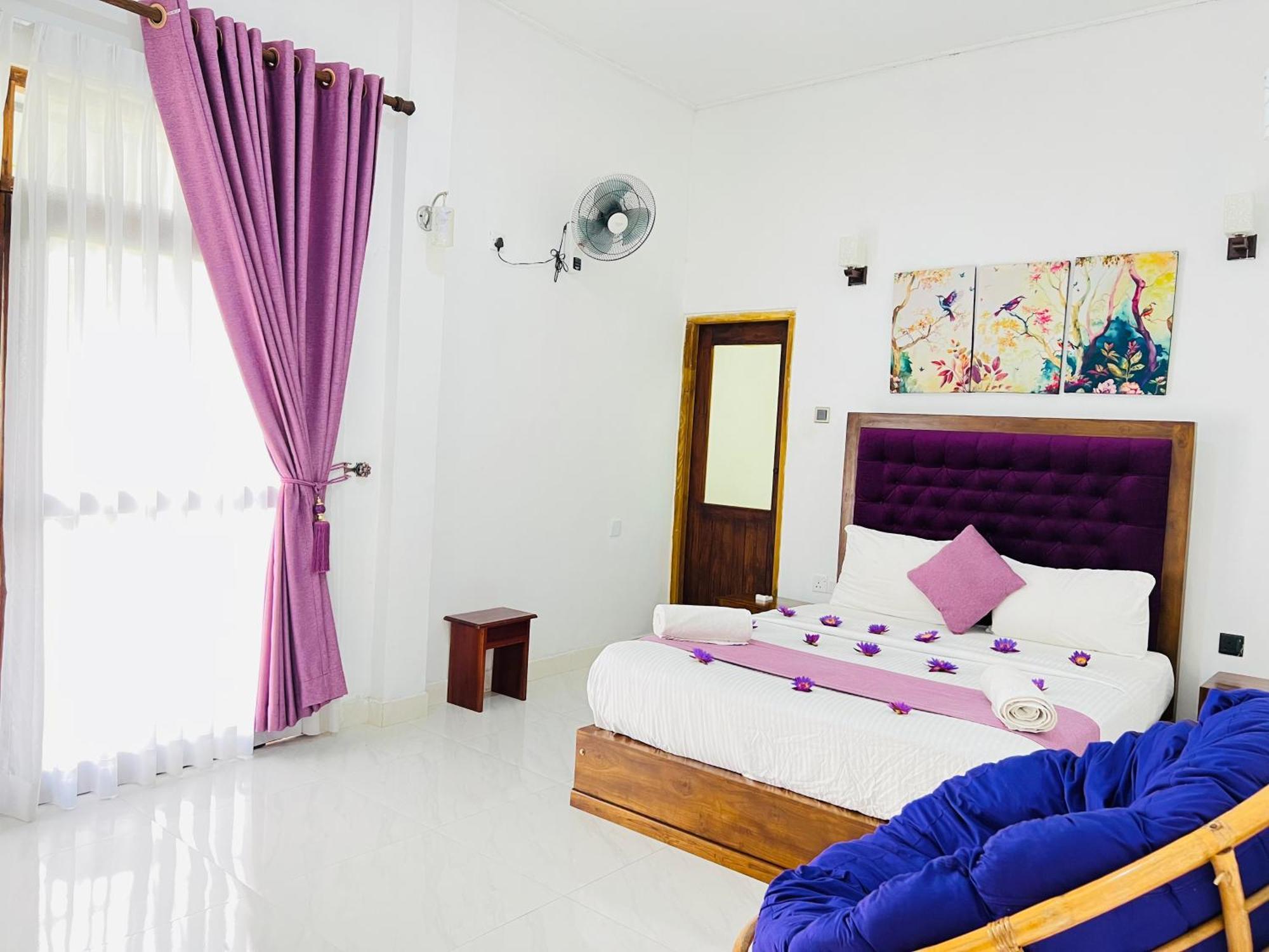 Heaven Breeze Hotel Канди Екстериор снимка