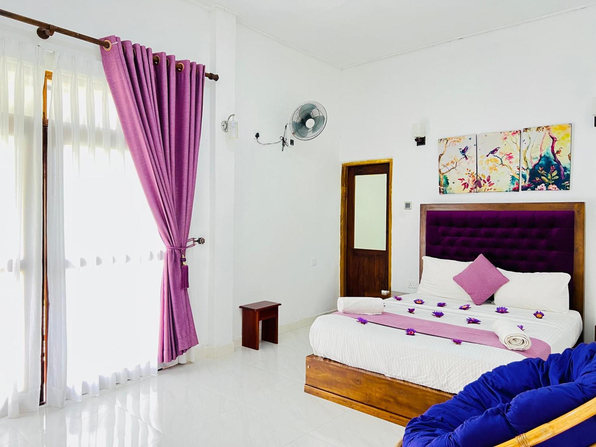 Heaven Breeze Hotel Канди Екстериор снимка