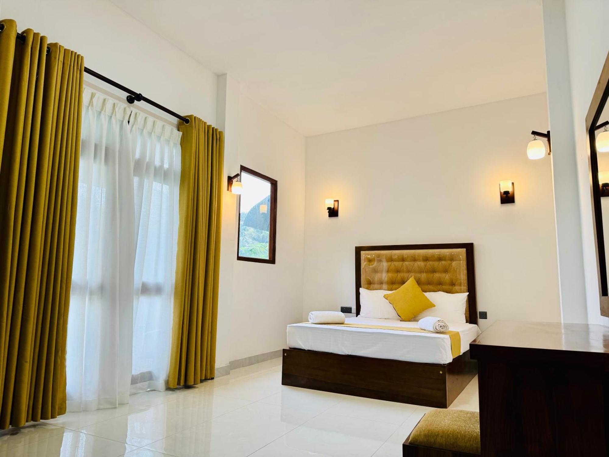 Heaven Breeze Hotel Канди Екстериор снимка